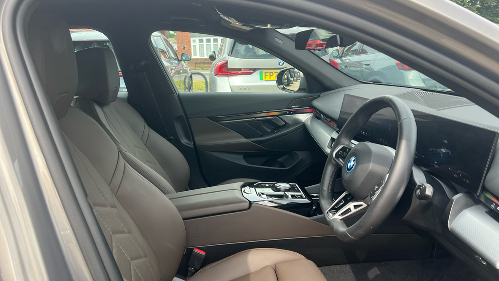BMW i5 442Kw M60 Xdrive 84Kwh Black #18