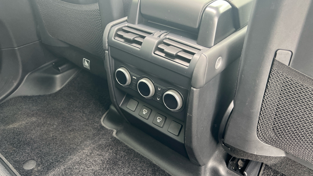 Land Rover Defender 3.0 D300 X-dynamic Hse 110 7 Seat #36