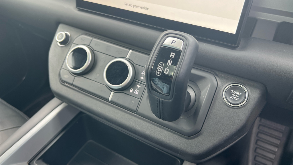 Land Rover Defender 3.0 D300 X-dynamic Hse 110 7 Seat #33