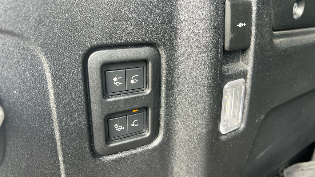Land Rover Defender 3.0 D300 X-dynamic Hse 110 7 Seat #55