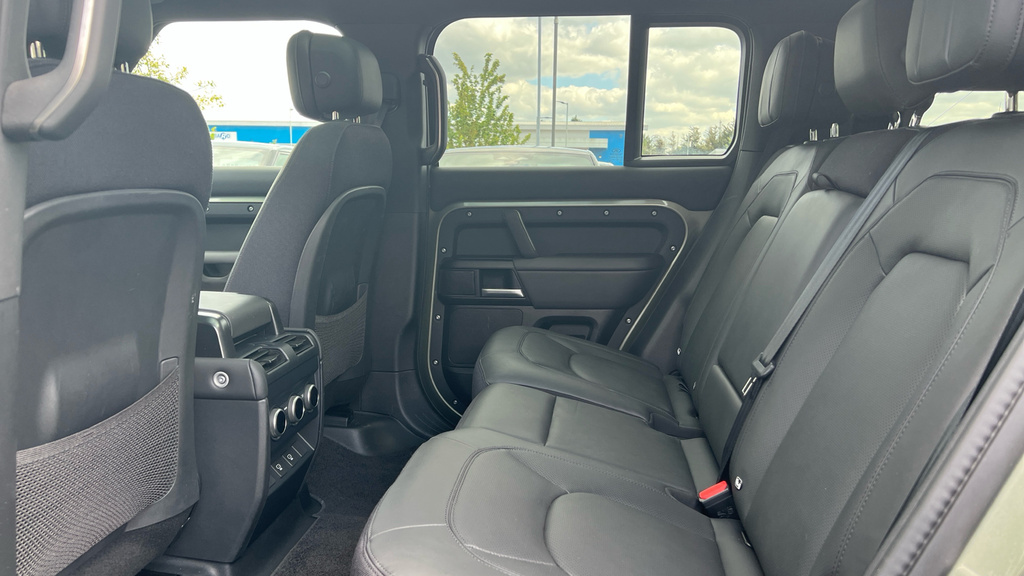Land Rover Defender 3.0 D300 X-dynamic Hse 110 7 Seat #16