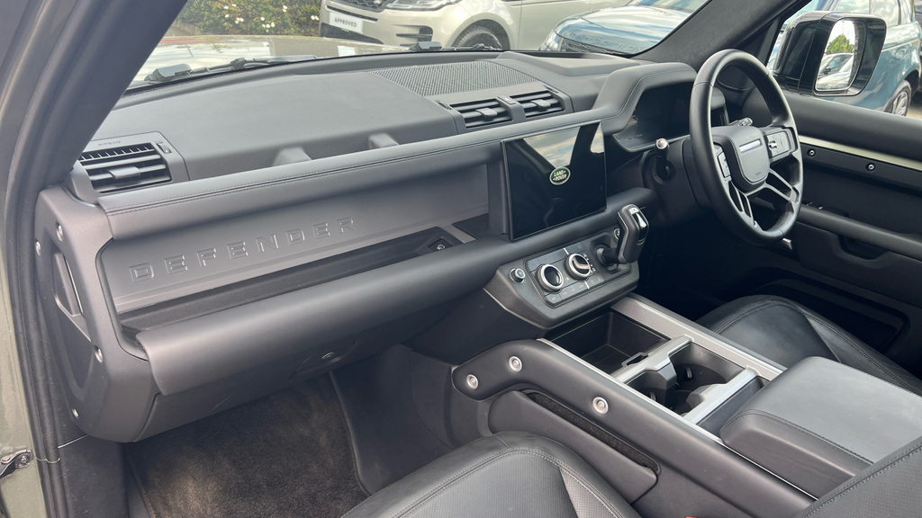 Land Rover Defender 3.0 D300 X-dynamic Hse 110 7 Seat #13