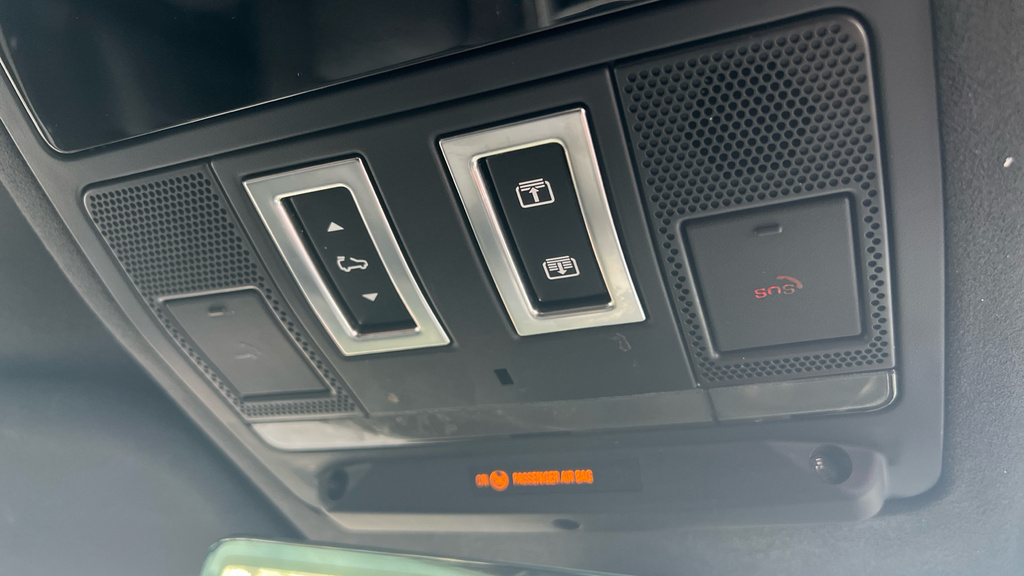 Land Rover Defender 3.0 D300 X-dynamic Hse 110 7 Seat #60