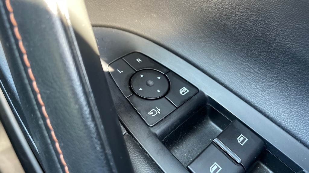 MG HS 1.5 T-gdi 24.7Kwh Trophy Suv Plug-in Hy Black #25