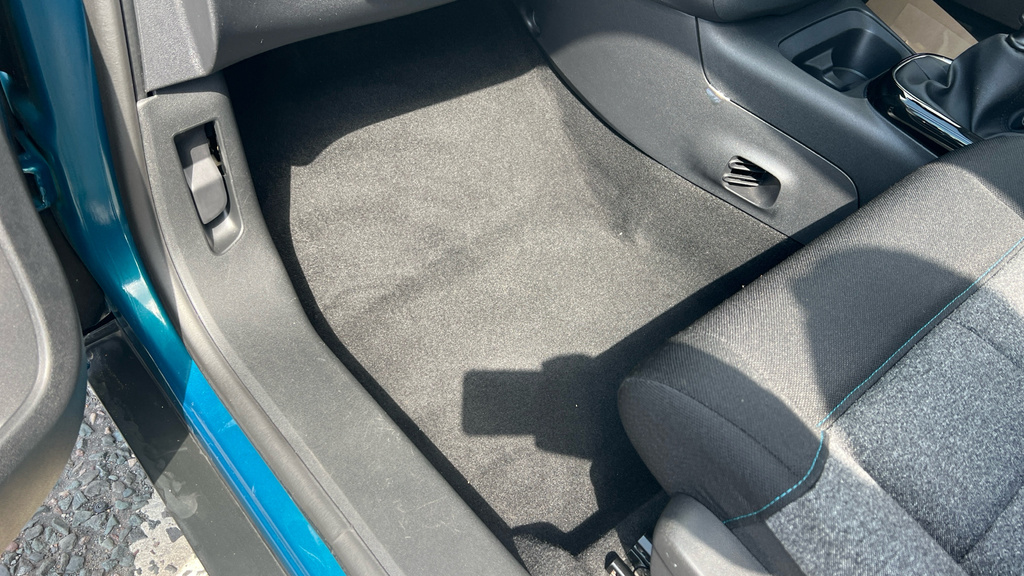 Citroen C4 Cactus 1.2 Puretech Flair 6 Speed Blue #39