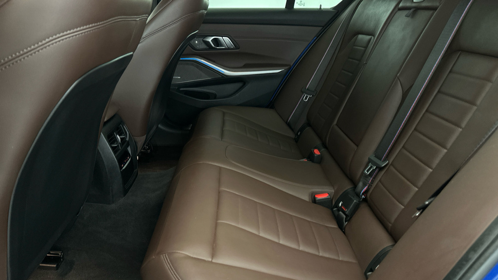 BMW 3 Series 320I M Sport Saloon Blue #24