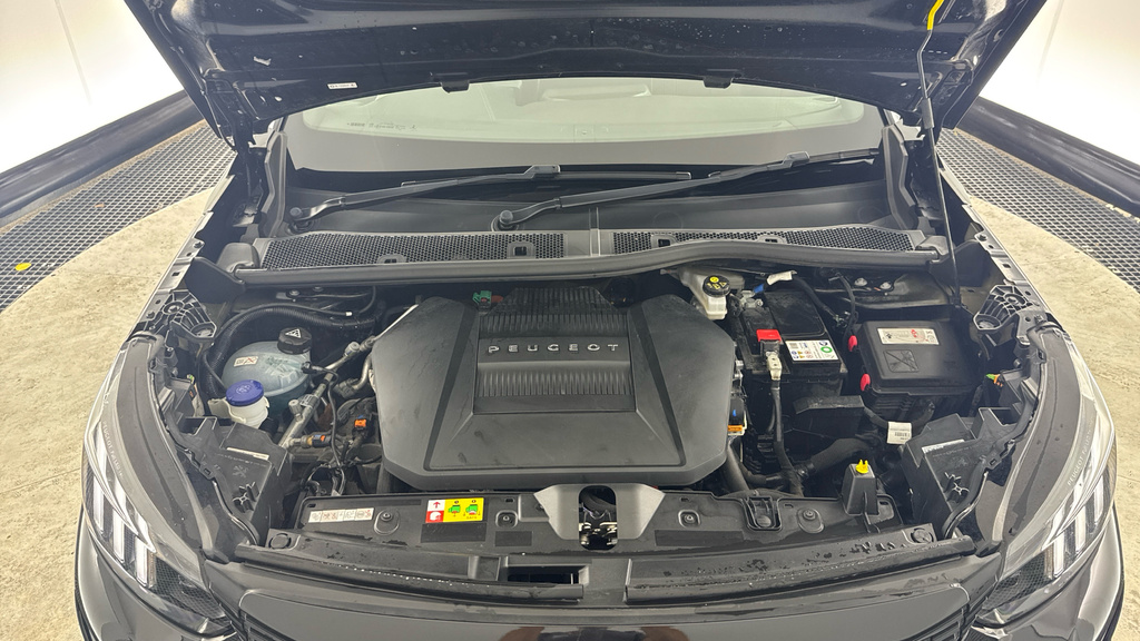 Peugeot e-2008 100Kw Gt Premium 50Kwh Black #16