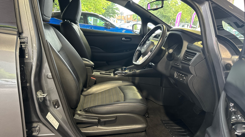 Nissan Leaf 110Kw N-connecta 39Kwh 2022 Grey #34