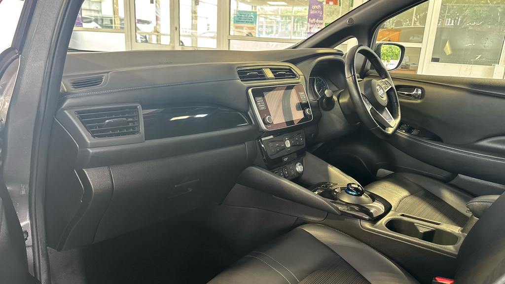 Nissan Leaf 110Kw N-connecta 39Kwh 2022 Grey #10