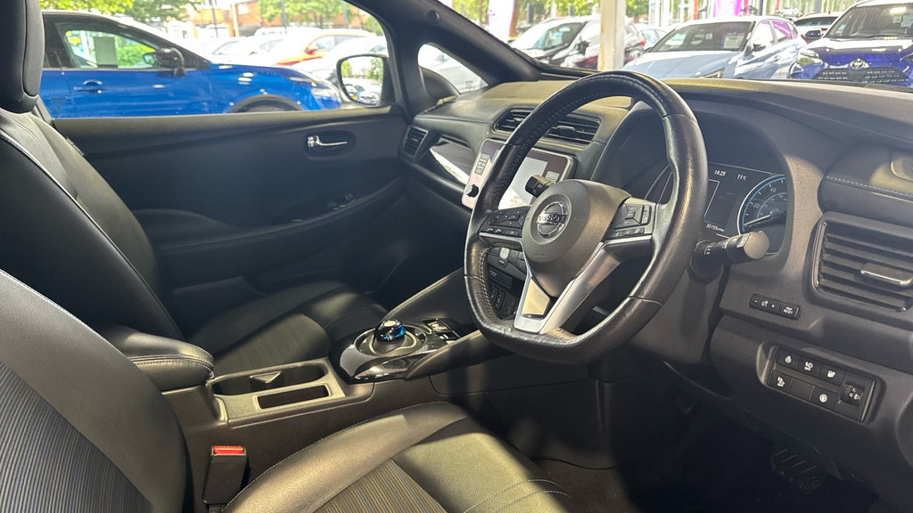 Nissan Leaf 110Kw N-connecta 39Kwh 2022 Grey #9