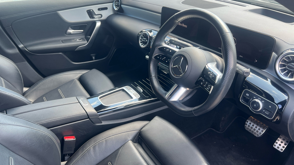 Mercedes-Benz CLA Class Cla 180 Amg Line Premium Plus Shooting Brake Black #14