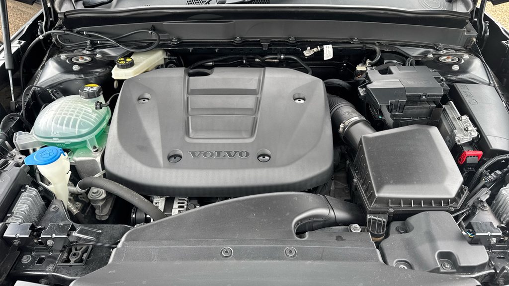 Volvo XC40 1.5 T4 Recharge Phev R Design Black #16