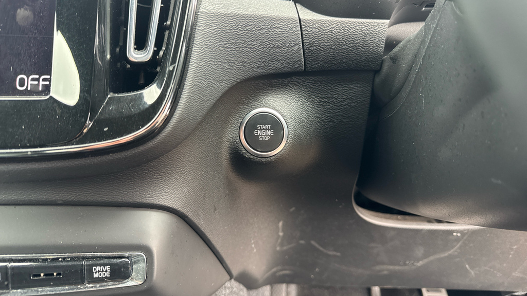 Volvo XC40 1.5 T4 Recharge Phev R Design Black #36