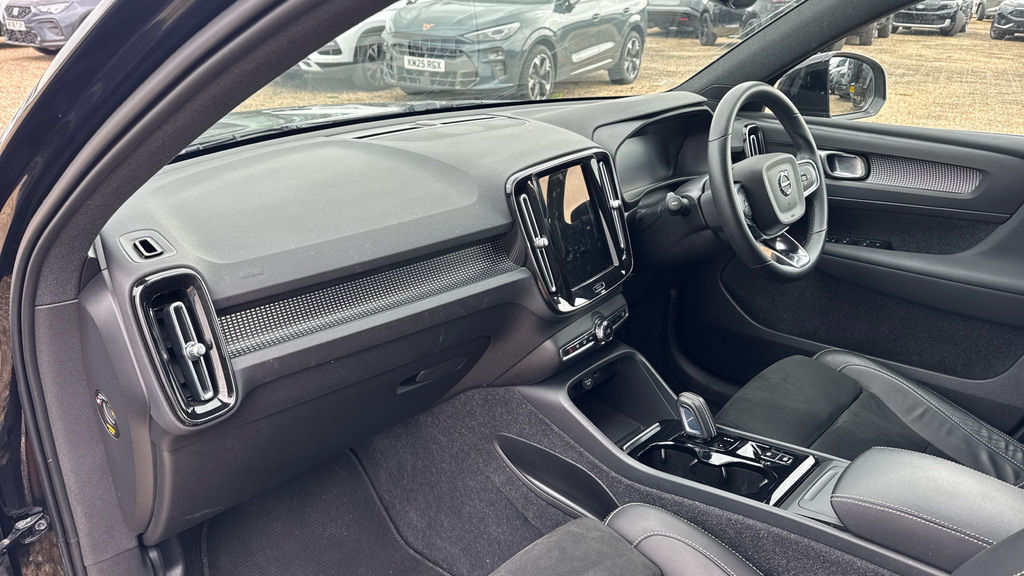 Volvo XC40 1.5 T4 Recharge Phev R Design Black #10