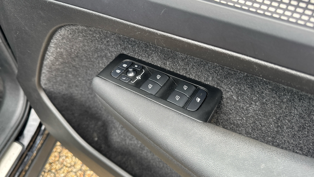 Volvo XC40 1.5 T4 Recharge Phev R Design Black #33