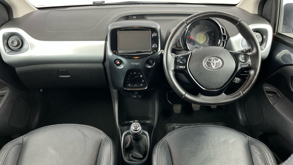 Toyota Aygo X X-play White #11
