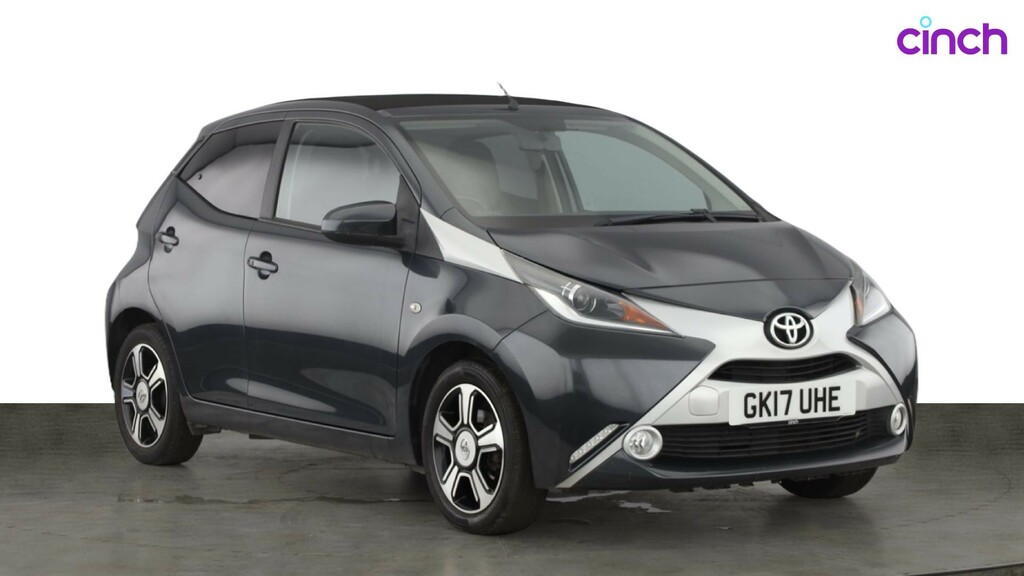 Toyota Aygo X X-play White #1