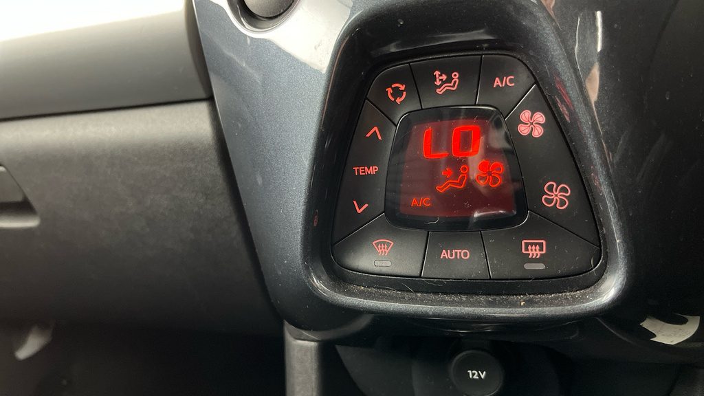 Toyota Aygo X X-play White #12