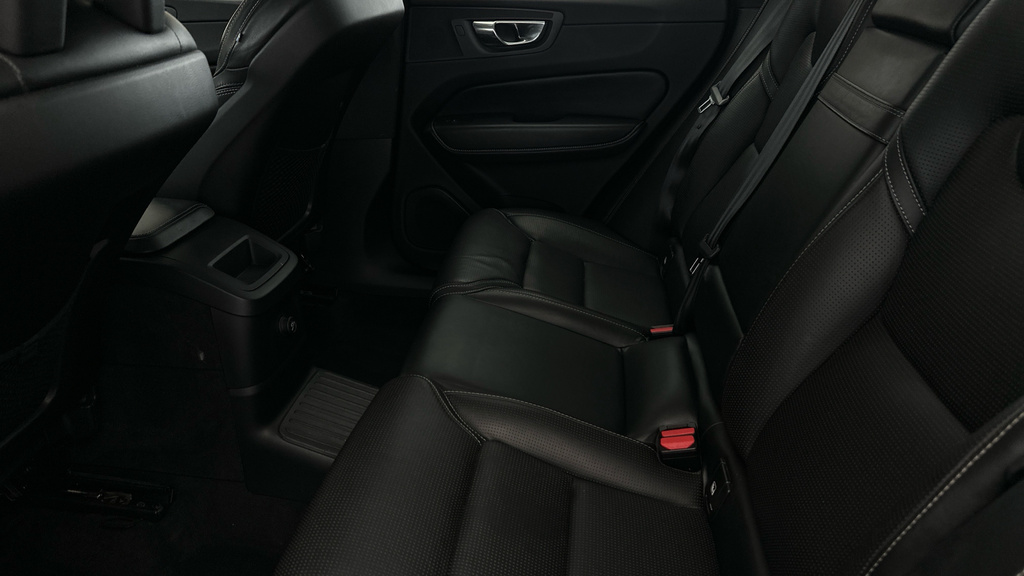Volvo XC60 2.0 D5 Powerpulse R Design Awd Geartronic 2018 Red #25