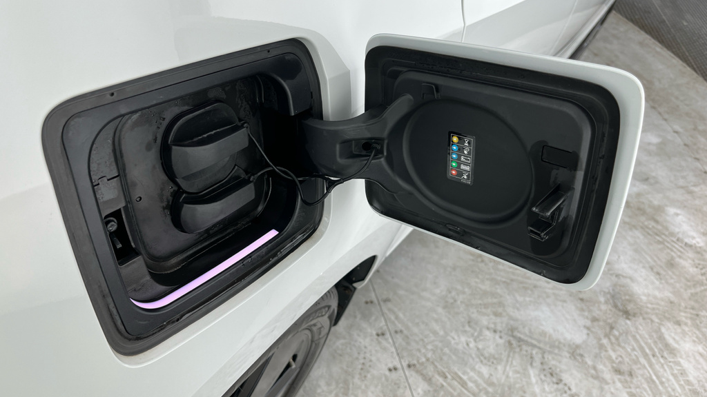BMW i3 135Kw S 42Kwh Suite Interior World Blue #30