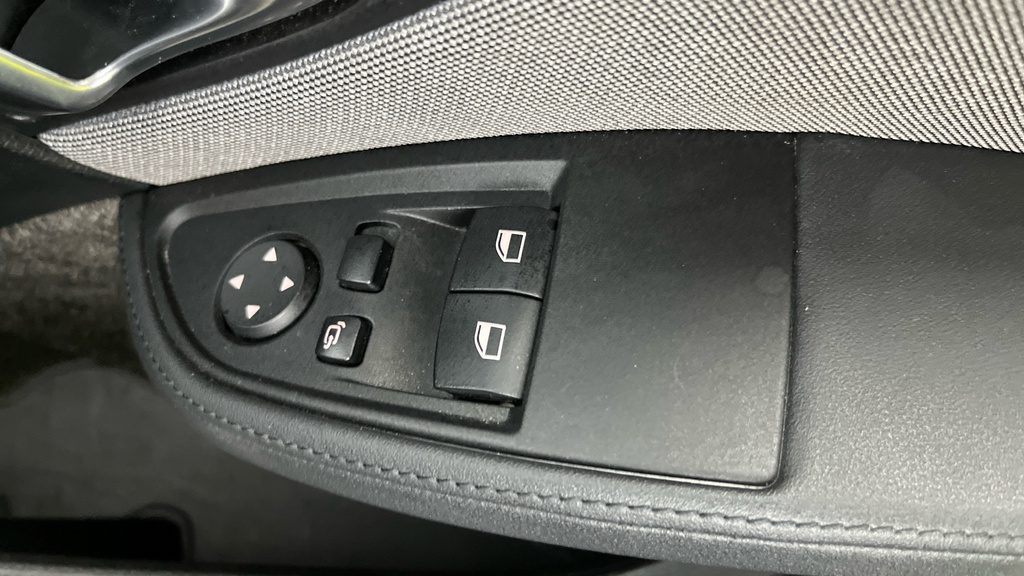 BMW i3 135Kw S 42Kwh Suite Interior World Blue #11