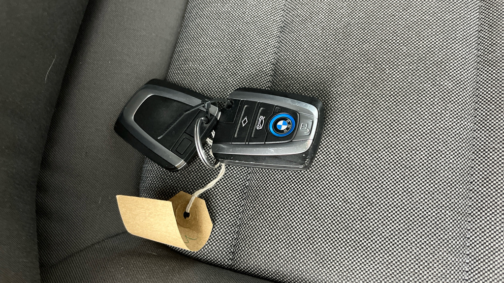 BMW i3 135Kw S 42Kwh Suite Interior World Blue #31