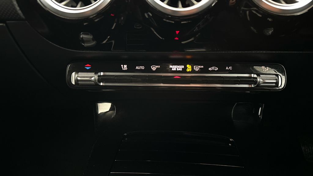 Mercedes-Benz A Class 1.3 A200 Amg Line Night Edition Premium Plus Sal White #20