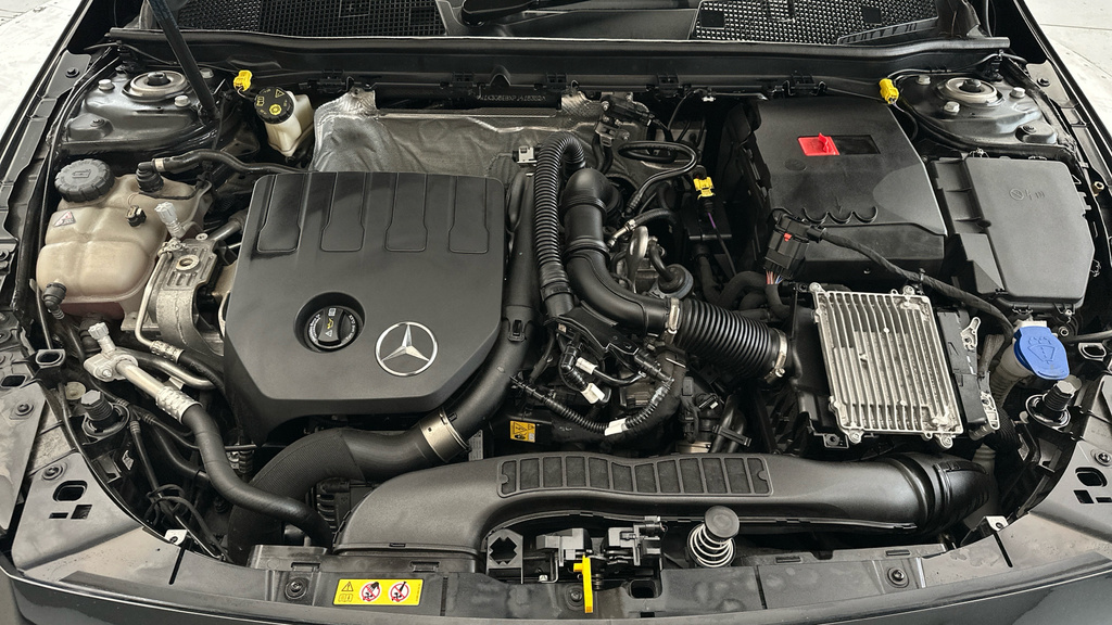 Mercedes-Benz A Class 1.3 A200 Amg Line Night Edition Premium Plus Sal White #25