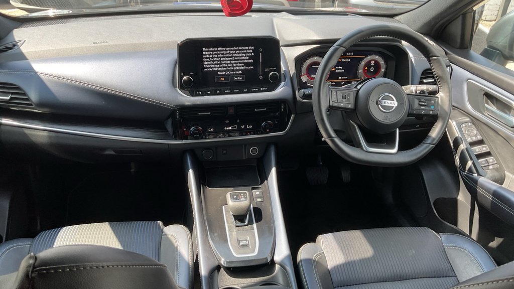 Nissan Qashqai Acenta Premium Black #11