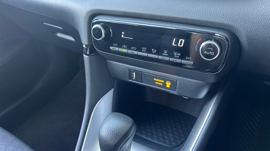 Toyota Yaris Estate Dynamic #30