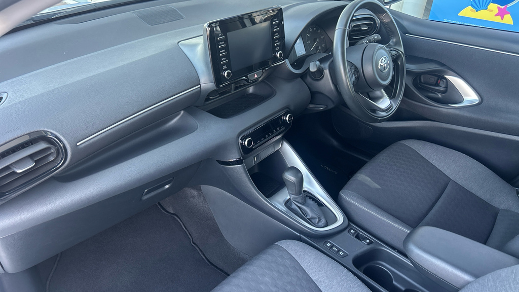 Toyota Yaris Estate Dynamic #10