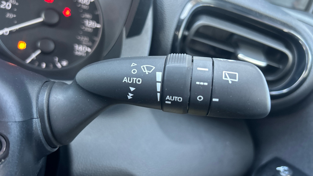 Toyota Yaris Estate Dynamic #26