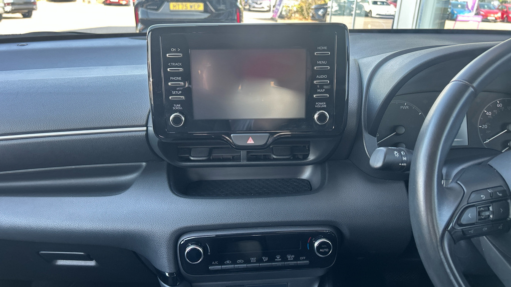 Toyota Yaris Estate Dynamic #12