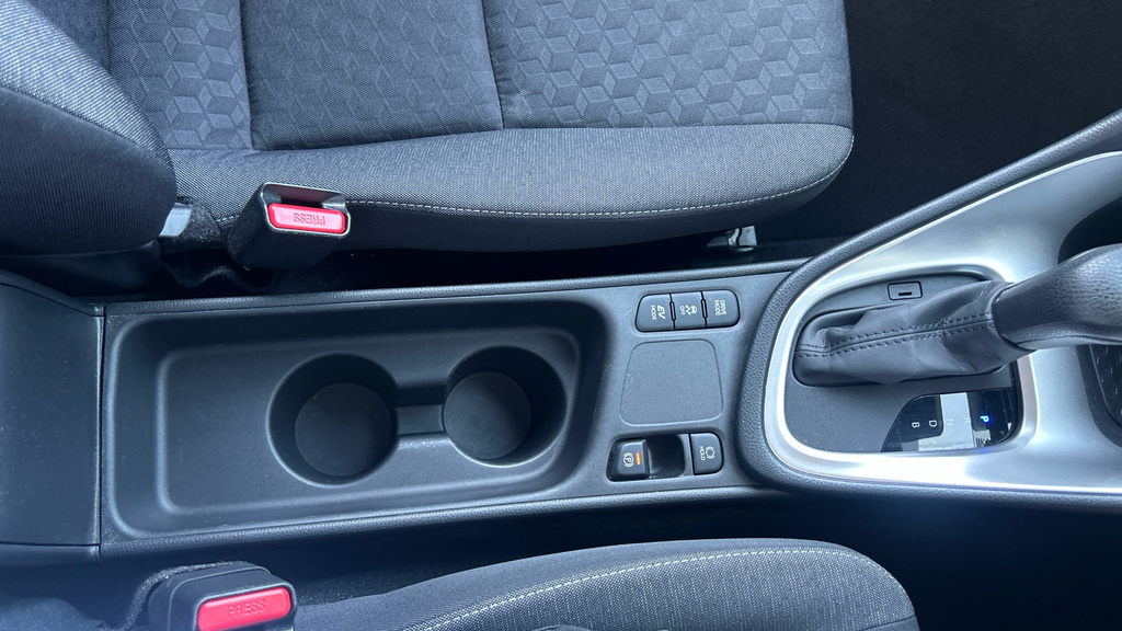 Toyota Yaris Estate Dynamic #31