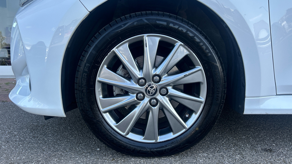 Toyota Yaris Estate Dynamic #17