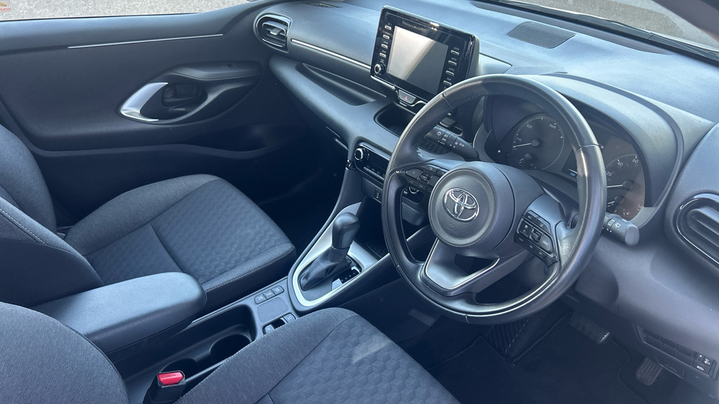 Toyota Yaris Estate Dynamic #9