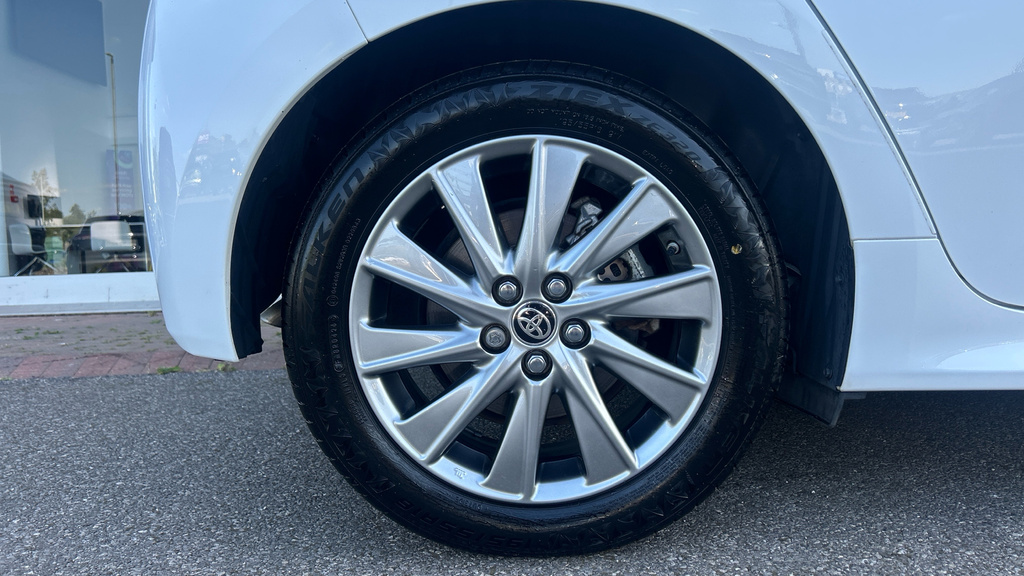 Toyota Yaris Estate Dynamic #19