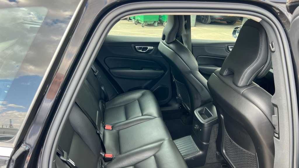 Volvo XC60 Plus, B5 Mild Hybrid, Dark Blond Interior Black #27