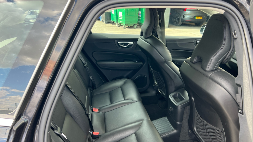 Volvo XC60 Plus, B5 Mild Hybrid, Dark Blond Interior Black #29