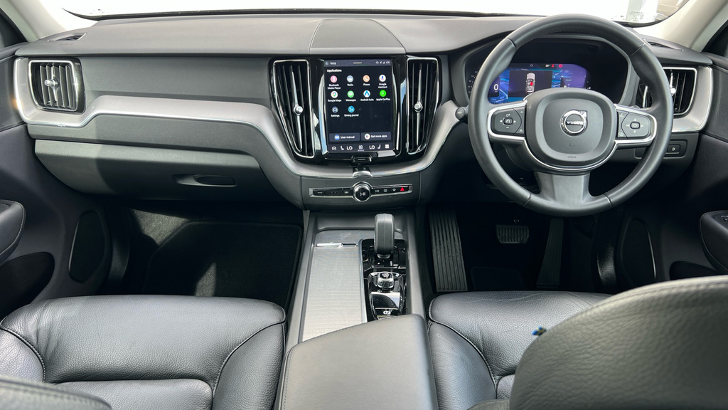 Volvo XC60 Plus, B5 Mild Hybrid, Dark Blond Interior Black #11