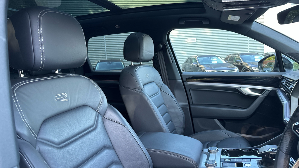 Volkswagen Touareg R-line Tech Plus White #55