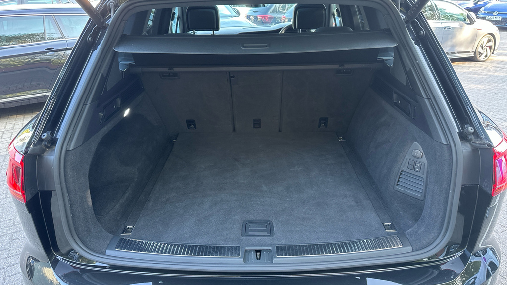 Volkswagen Touareg R-line Tech Plus White #15