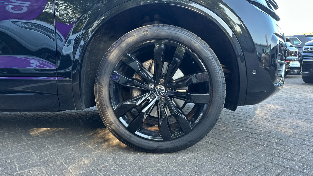 Volkswagen Touareg R-line Tech Plus White #18