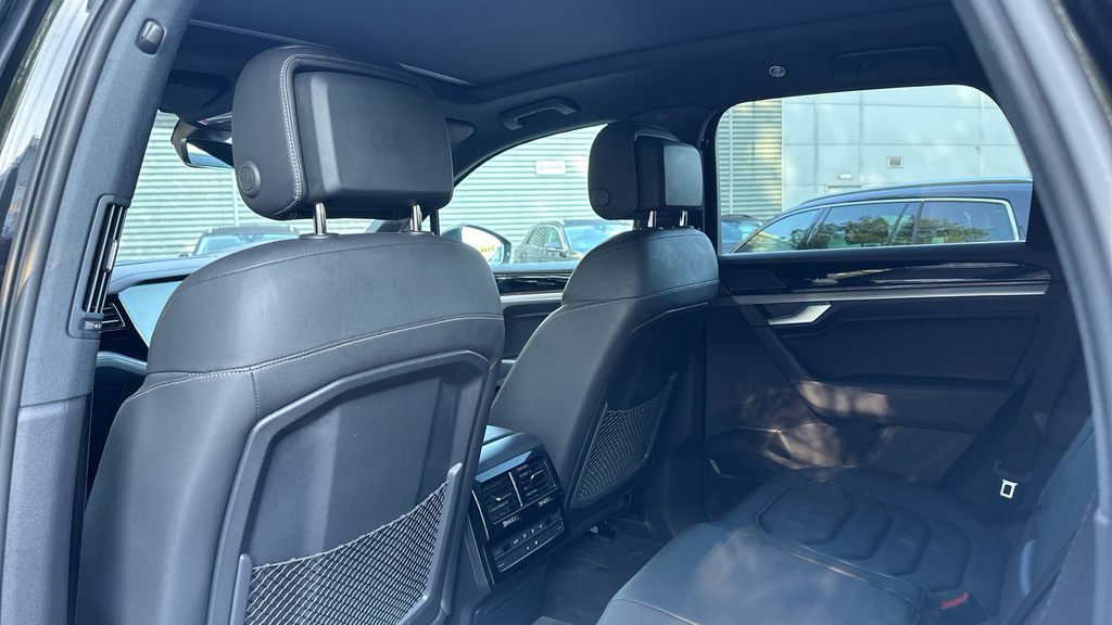 Volkswagen Touareg R-line Tech Plus White #23
