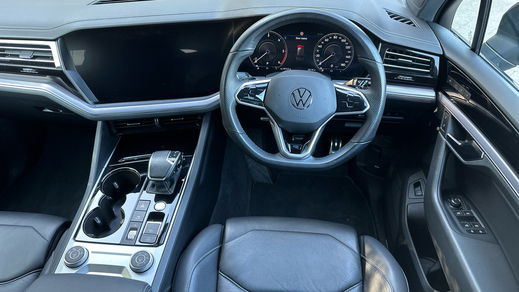 Volkswagen Touareg R-line Tech Plus White #29
