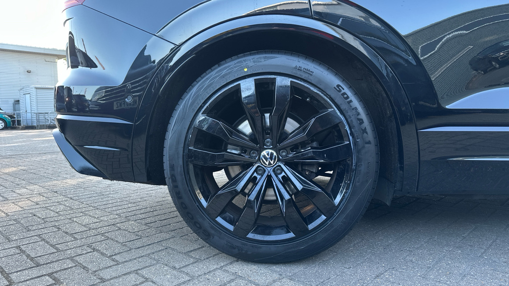 Volkswagen Touareg R-line Tech Plus White #19