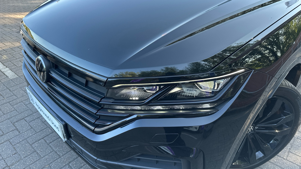 Volkswagen Touareg R-line Tech Plus White #60