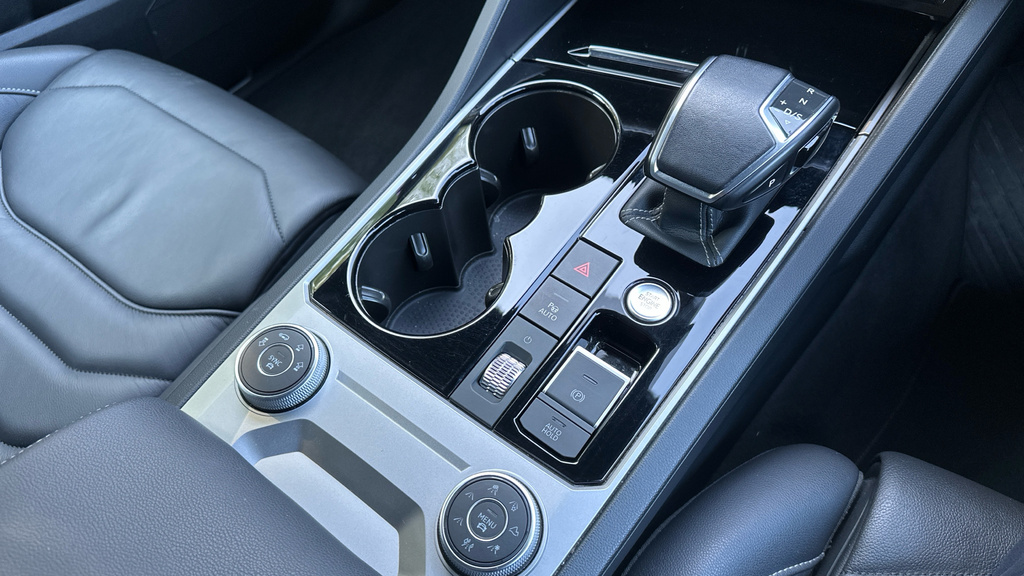 Volkswagen Touareg R-line Tech Plus White #34