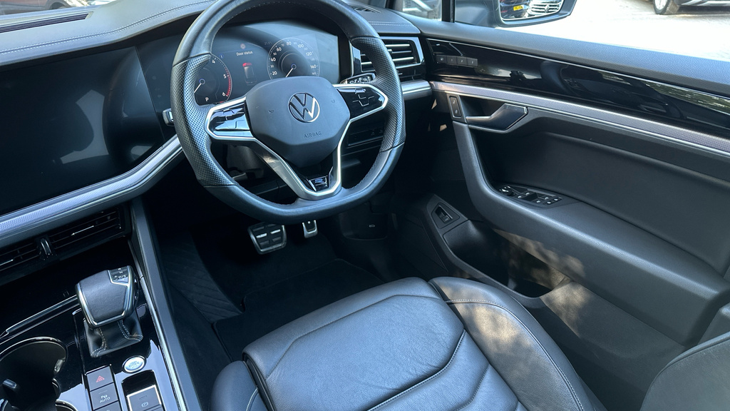 Volkswagen Touareg R-line Tech Plus White #28