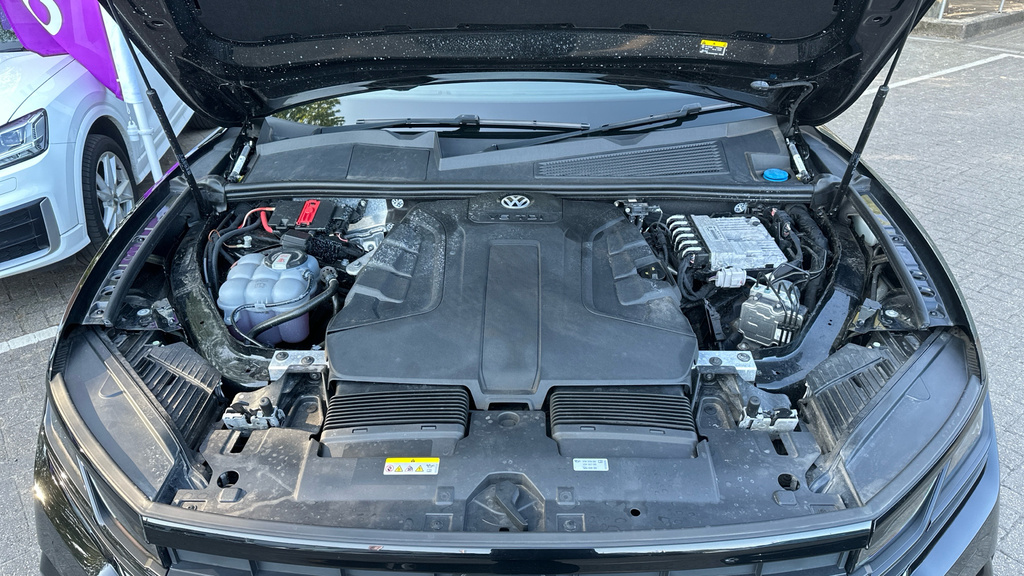 Volkswagen Touareg R-line Tech Plus White #16